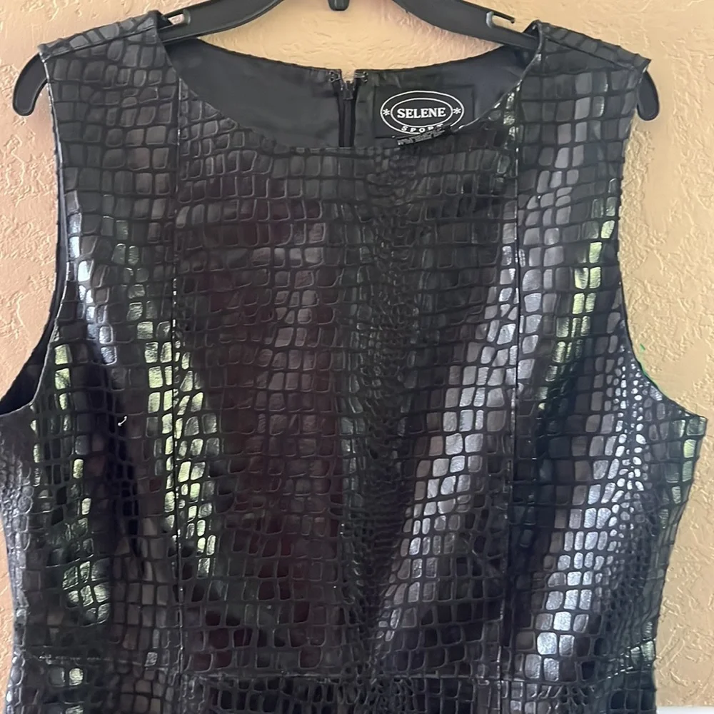Vintage Selene Sport Women’s Black excellent condition faux crocodile sk…